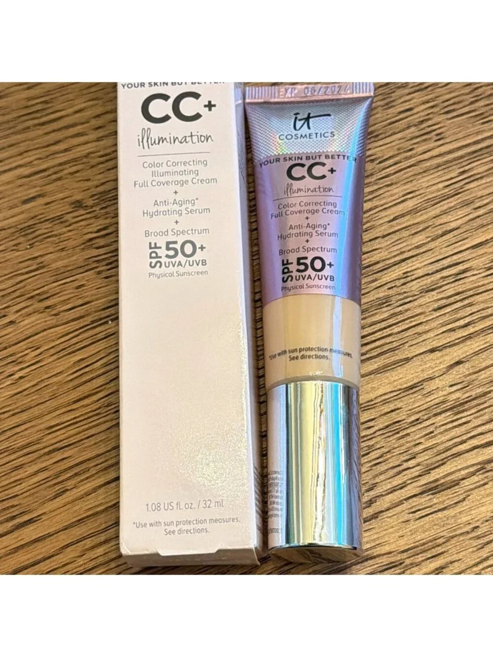 It Cosmetics Illumination Color Correcting Full Coverage SPF 50 Light bb 06/24